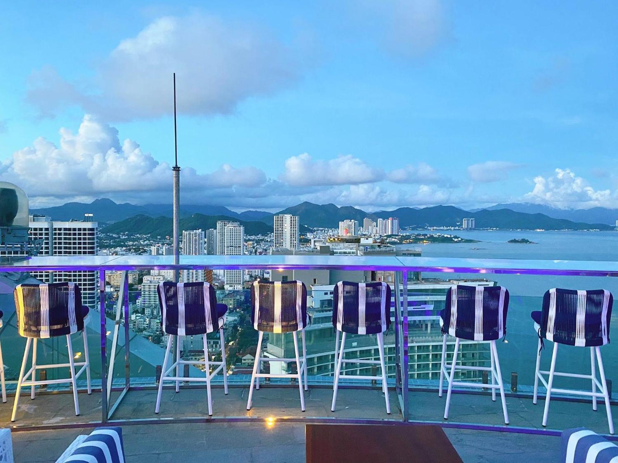 Coastal Panorama Oceanfront Suites Nha Trang Exteriör bild