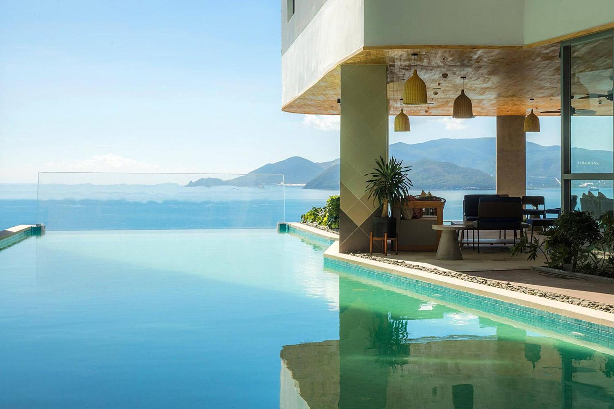 Coastal Panorama Oceanfront Suites Nha Trang Exteriör bild