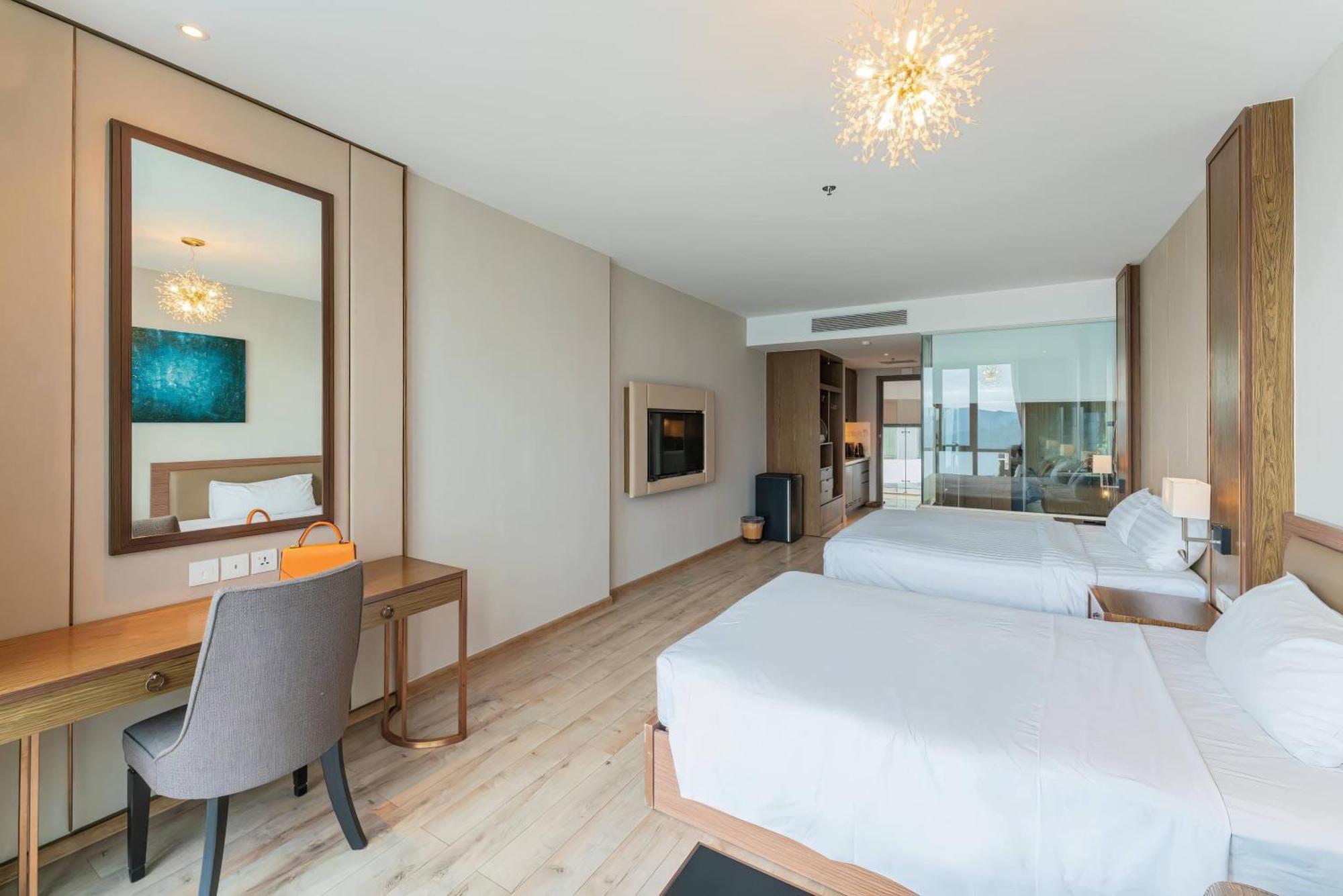 Coastal Panorama Oceanfront Suites Nha Trang Exteriör bild