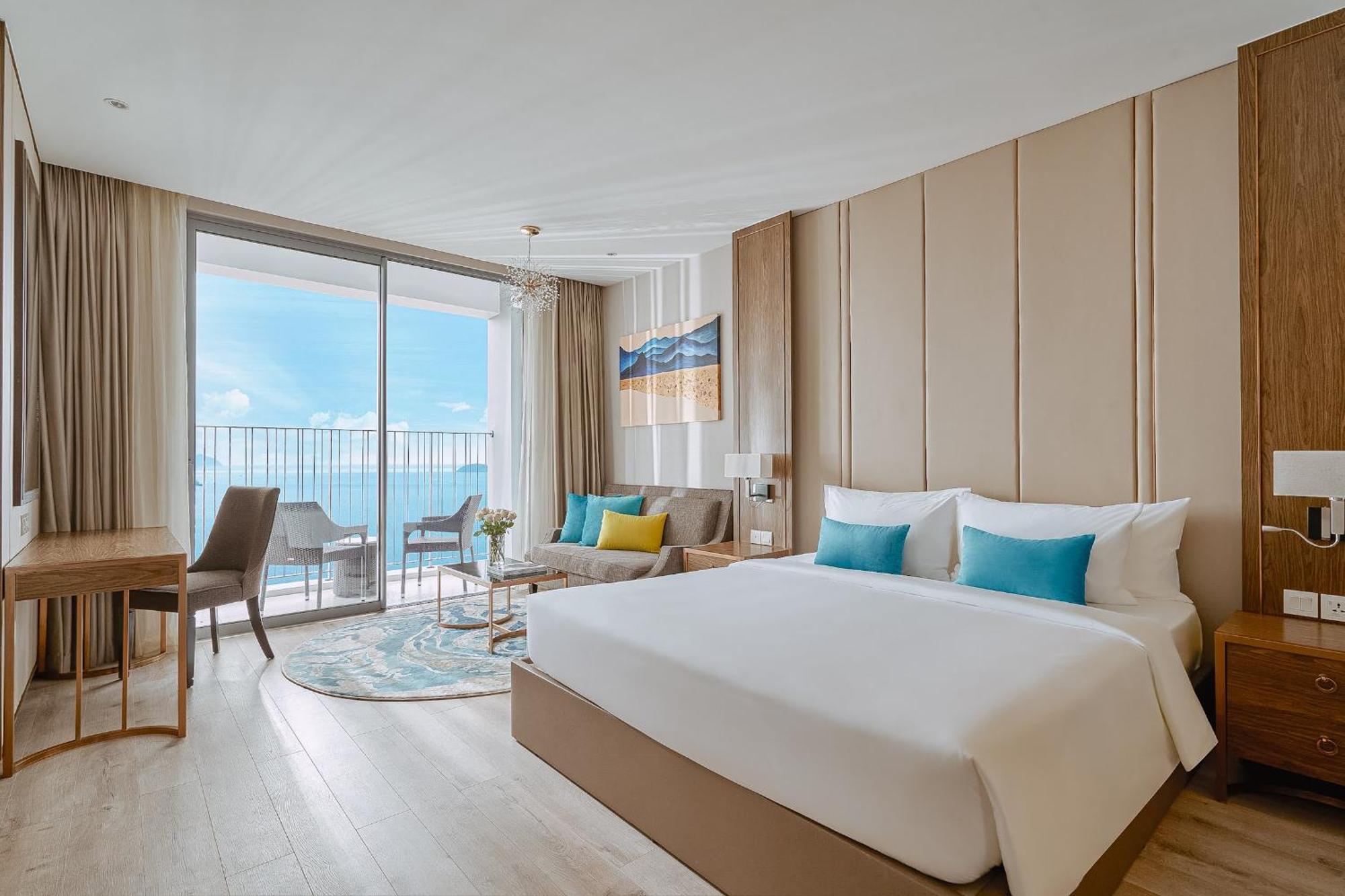 Coastal Panorama Oceanfront Suites Nha Trang Exteriör bild
