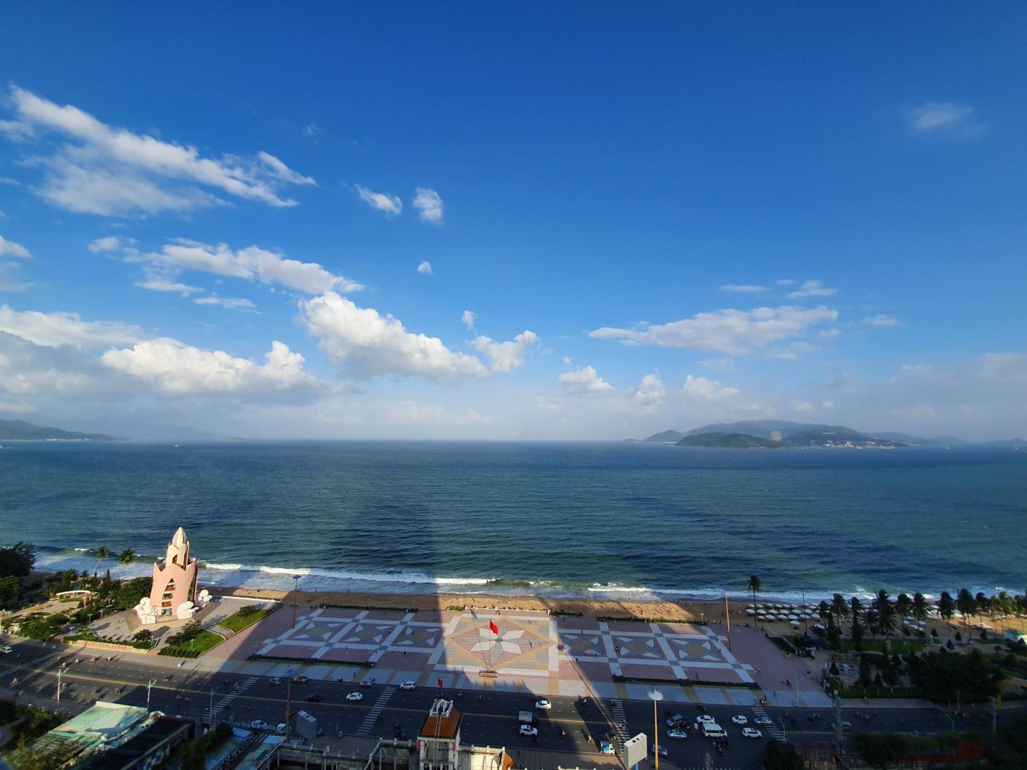 Coastal Panorama Oceanfront Suites Nha Trang Exteriör bild