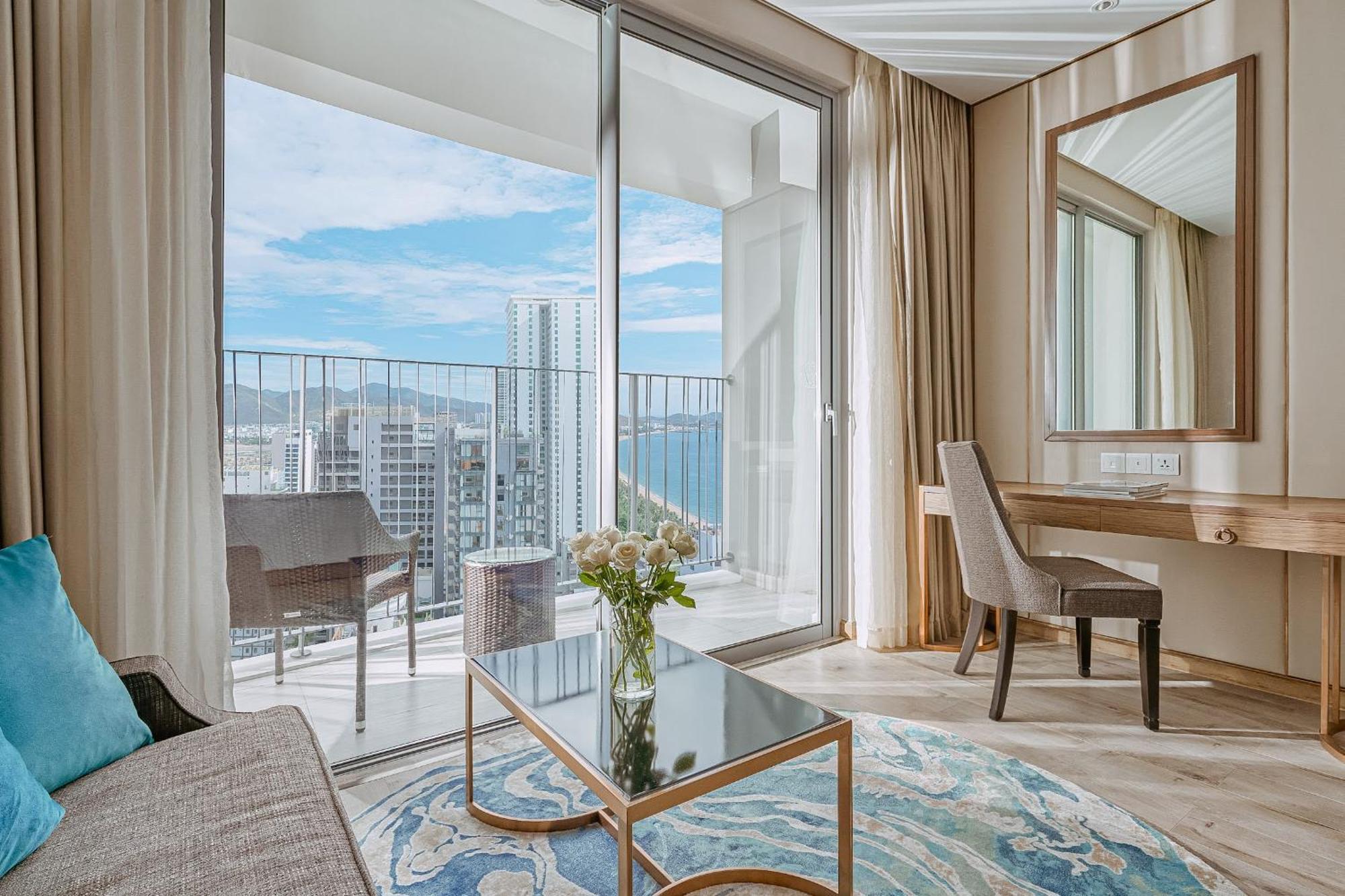 Coastal Panorama Oceanfront Suites Nha Trang Exteriör bild
