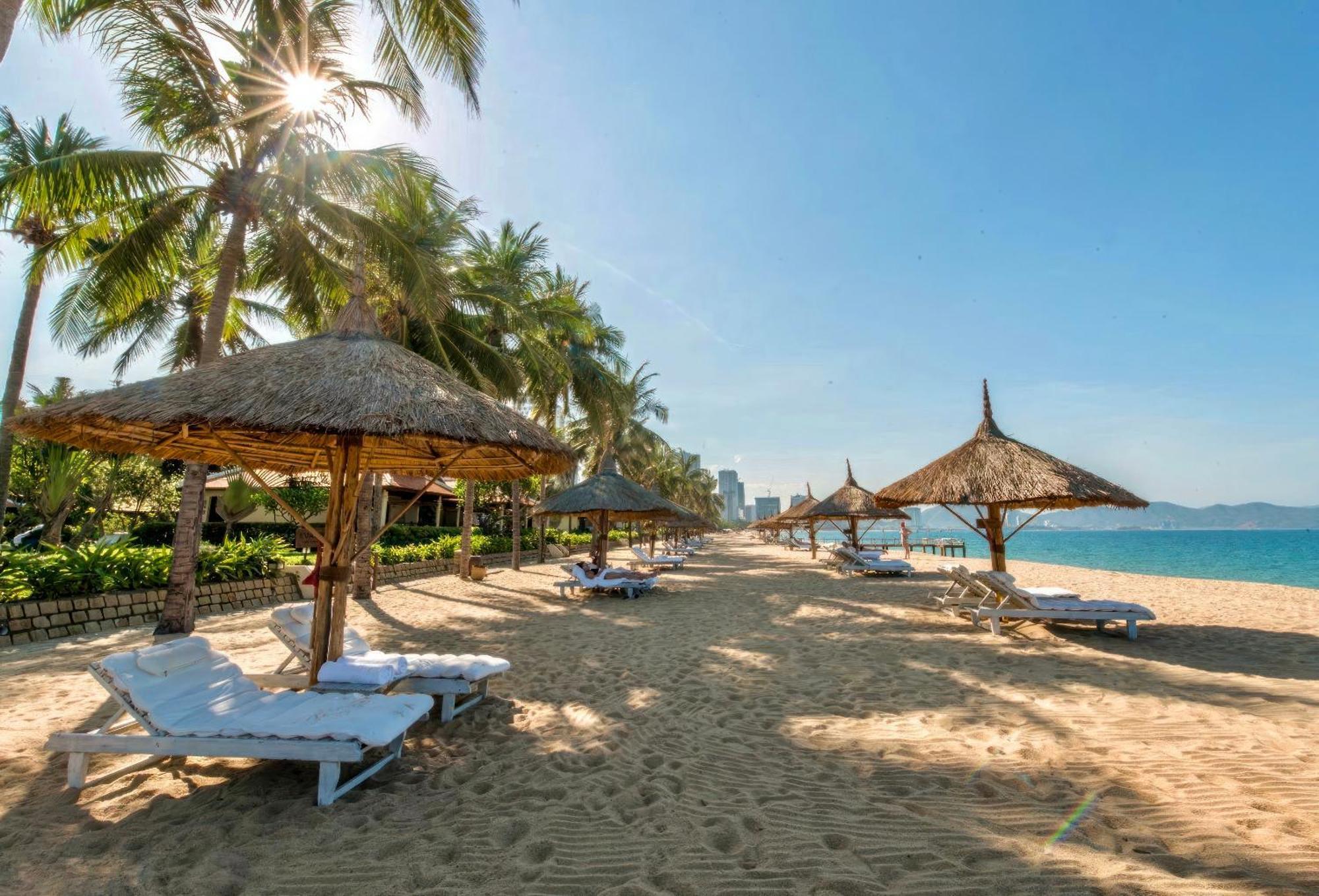 Coastal Panorama Oceanfront Suites Nha Trang Exteriör bild