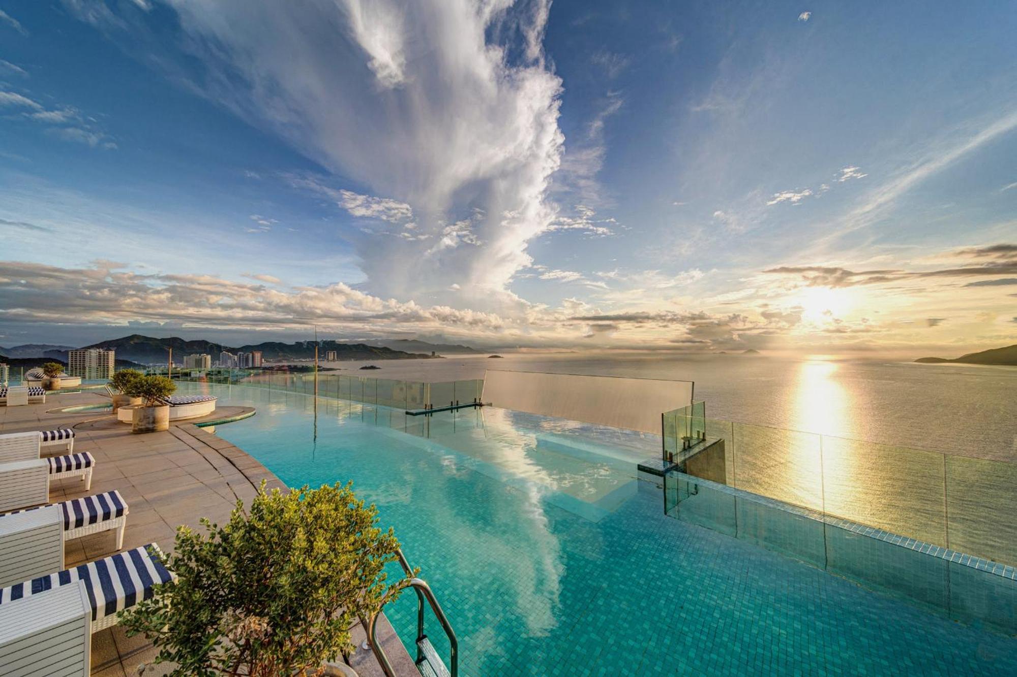 Coastal Panorama Oceanfront Suites Nha Trang Exteriör bild